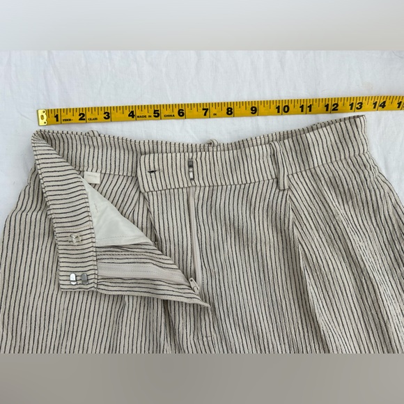 H&M High Waisted Pin Stripe Shorts, Lenin Feel - Size 6 - Picture 5 of 7
